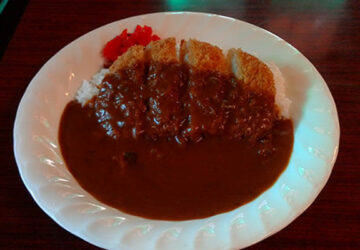 Pork Cutlet Curry with Rice (980 yen)